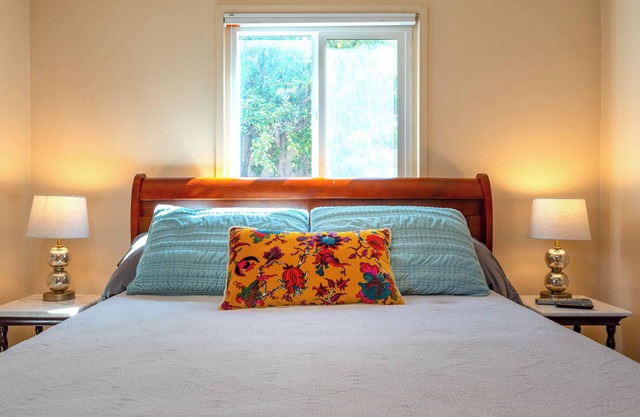 Charming 1-bedroom medium term rental apartment in serene Santa Fe w/WiFi, AC,