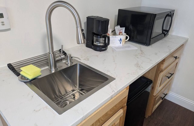 Charming 1-bedroom motel room#2 with AC, WiFi in fabulous Canaan