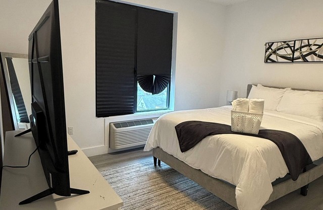 Charming 1-bedroom with WiFi and AC in peaceful Elizabeth
