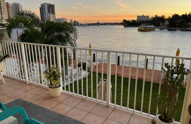 Charming 1-BR condo on Fort Lauderdale Beach, breathtaking Waterfront Views