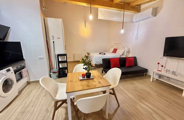 Charming 1-bedroom house in brilliant Pozuelo de Alarcón with WiFi, AC