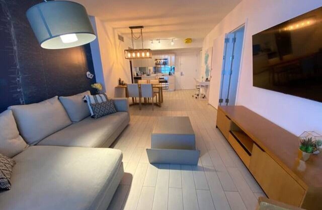 Charming 1BR Miami Beach Getaway | Heated Pool & Beach Access