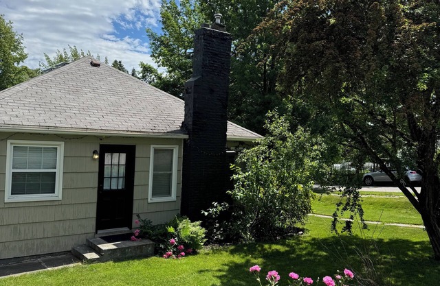 Charming 2-bdrm downtown Coeur d'Alene Historic Foster Ave-Garden Districtn