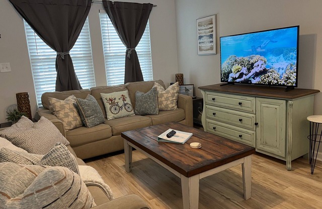 Charming 2-bedroom condo in brilliant Fort Walton Beach with AC