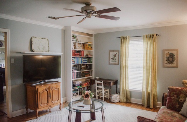 Charming 2 bed 1 bath, Historic Sayles area, good 4 long stays, spacious,central
