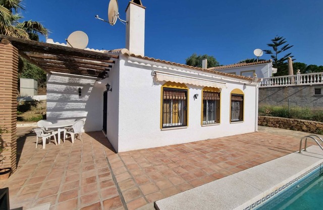 Charming 2 bed 2 Bath House, Private Pool, Close to Lake, Shops & Restaurants