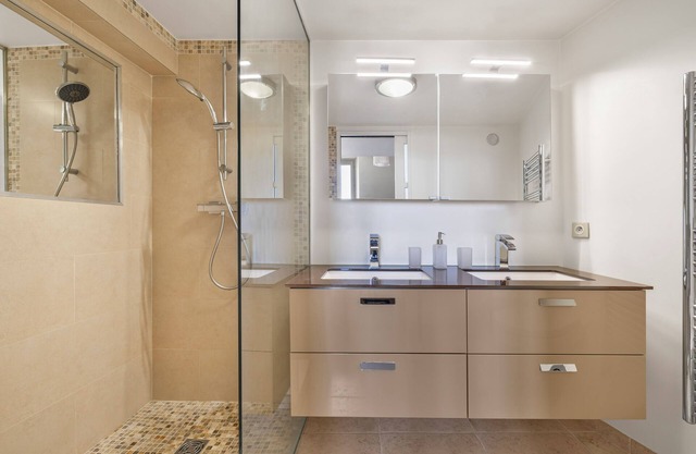 Charming 2-Bed Appartment in the heart of Mougins with AC, near Cannes