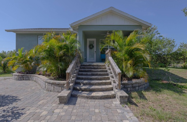 Charming 2-bedroom cottage with a farm-feel, 10 min from the beach!