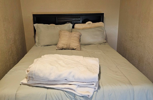 Charming 2-bedroom house in awesome Idaho Springs with WiFi.