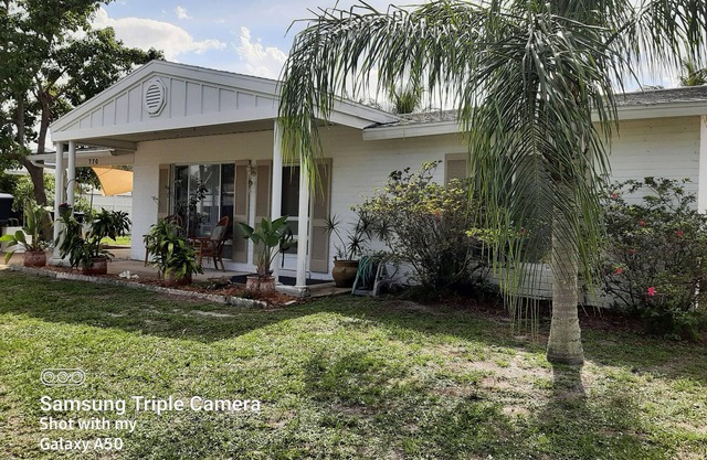Charming 2-bedroom house on ocean access canal in Port St. .Lucie FL