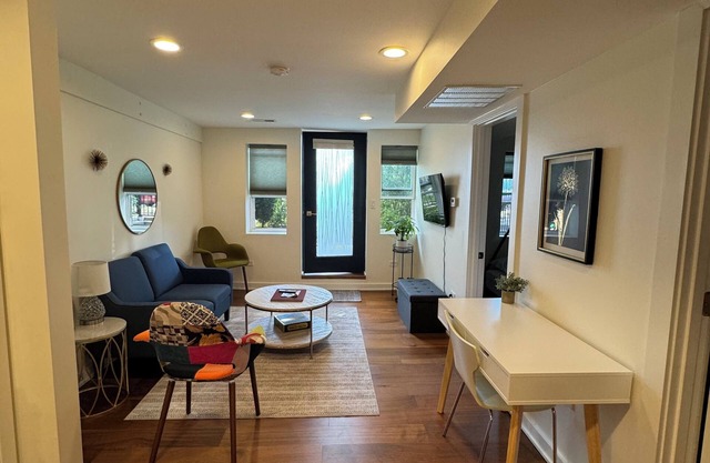 Charming 2-bedroom 1 bathroom Bridgeport Chicago