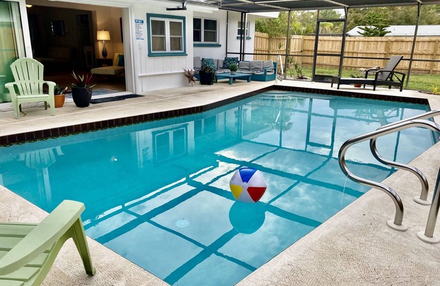 Charming 2 bedroom 2 bathroom home with pool in Sarasota with central location.