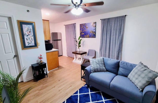 Charming 2-bedroom apartment with AC, WiFi in brilliant Lexington