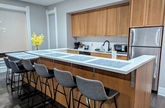 Charming 2-bedroom apartment with AC, WiFi in marvelous Milwaukee
