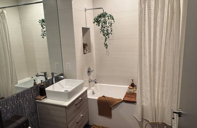 Charming 2-bedroom apartment with AC, fitness room in enchanting New York
