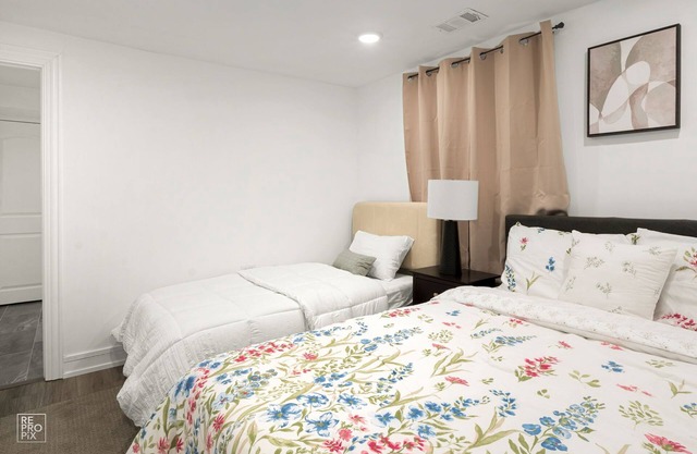 Charming 2-bedroom apartment in fabulous Chicago with WiFi, Game Space