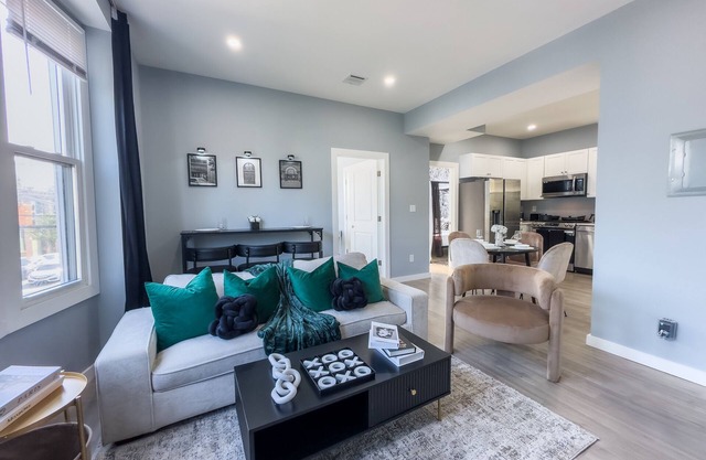 Charming 2-bedroom apartment with AC, WiFi in fabulous Harrison