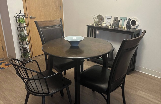 Charming 2-bedroom apartment with AC, full fitness room in Houston