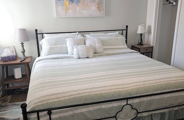 Charming 2-bedroom apartment with AC, WIFI, Security Cameras at entrances.