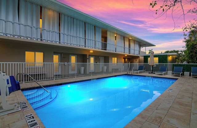 Charming 2-Bedroom Apartment in the Heart of Olde Naples