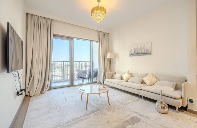 Charming 2-Bedroom Apartment in Dubai Hills with Stunning City Views