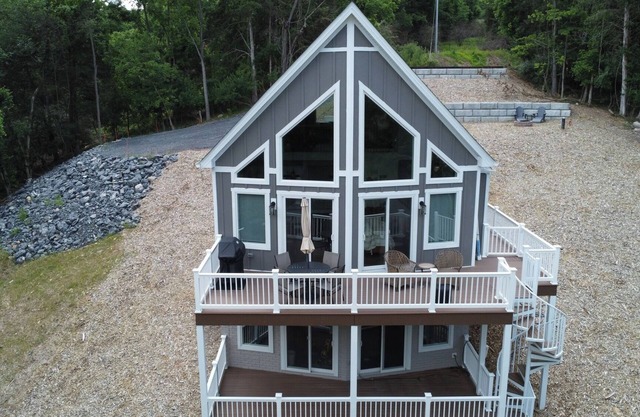 Charming 2-bedroom cottage in Rileyville with WiFi and AC