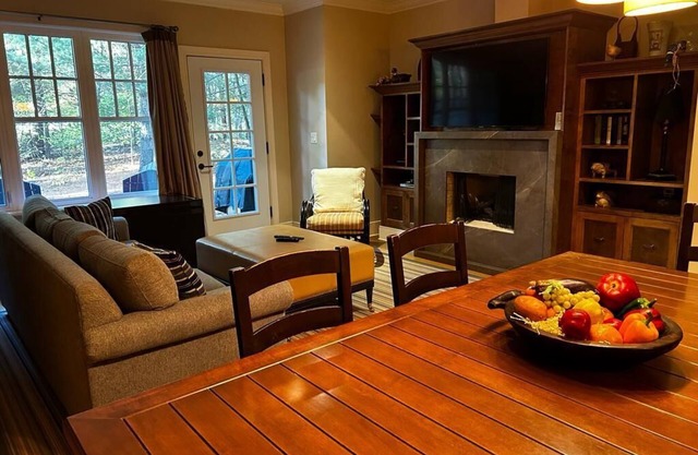 Charming 2-bedroom condo in Seguin/Lake Joseph at Rocky Crest