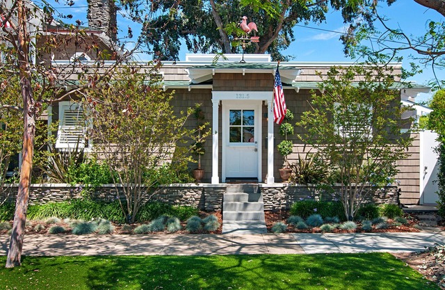 Charming 2 Bedroom Cottage In Coronado!
