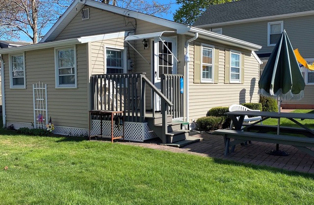 Charming 2-bedroom cottage in Old Lyme with AC
