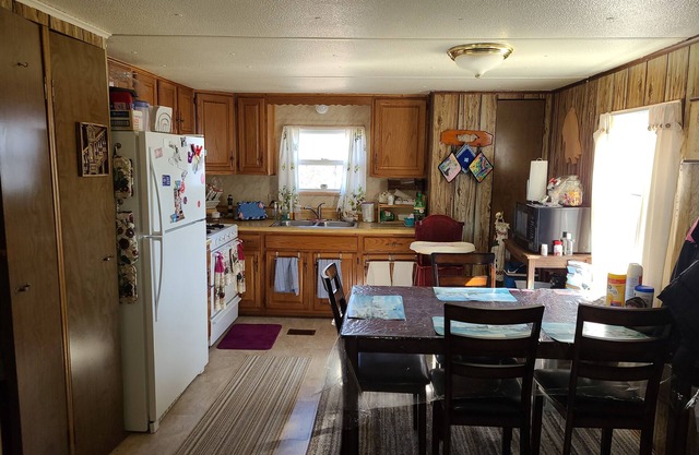 Charming 2 bedroom, family friendly apartment in quiet neighborhood, Ogdensburg