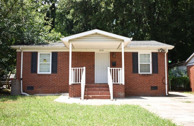 Charming 2-bedroom house with WiFi, AC in marvelous Charlotte