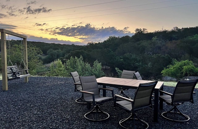 Charming 2-bedroom house with modern amenities and beautiful views