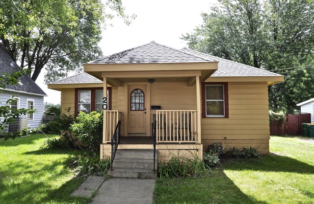 Charming 2 Bedroom House - 2 Miles From Mayo Clinic-Mayo Patient Furnished Home