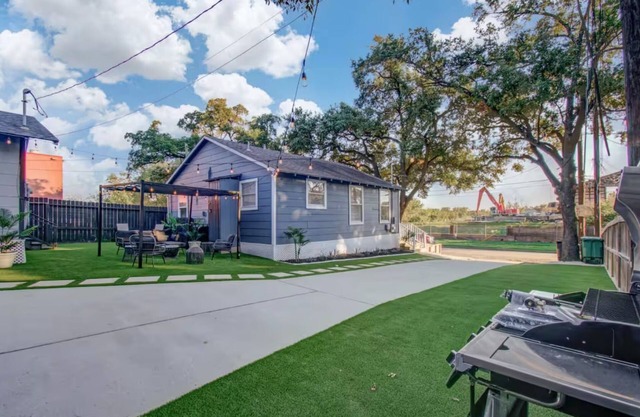 Charming 2-bedroom house 15min from Downton Houston