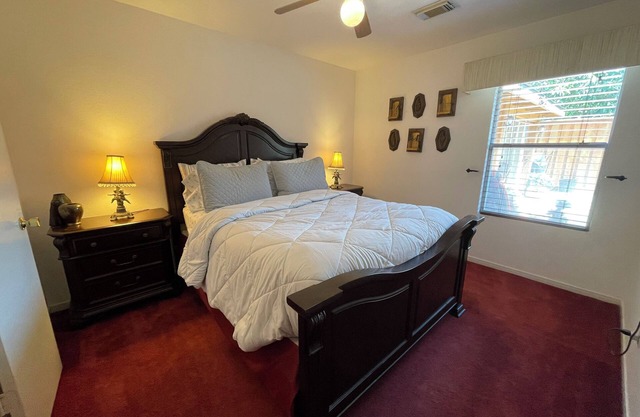 Charming 2-bedroom house with AC and WiFi in Humble