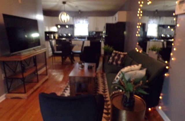 Charming 2-bedroom King house with AC in lovely Charlotte