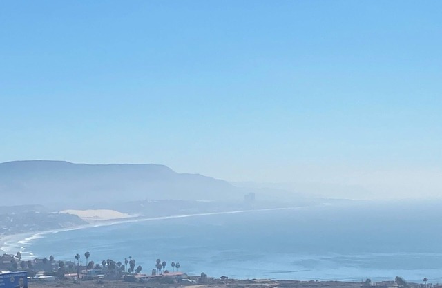 Charming 2-bedroom apartment, Spectacular ocean views overlooking puerto Nuevo
