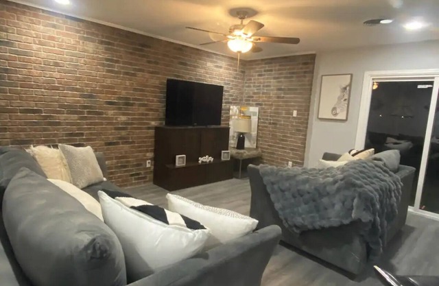 Charming 2-bedroom townhome at centrally located Fort Smith