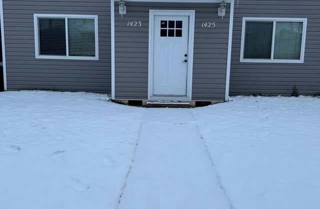 Charming 2-bedroom townhome in lovely Fairbanks with WiFi