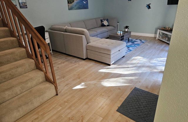 Charming 2-bedroom townhome in delightful Jupiter. Close to beaches and fun.
