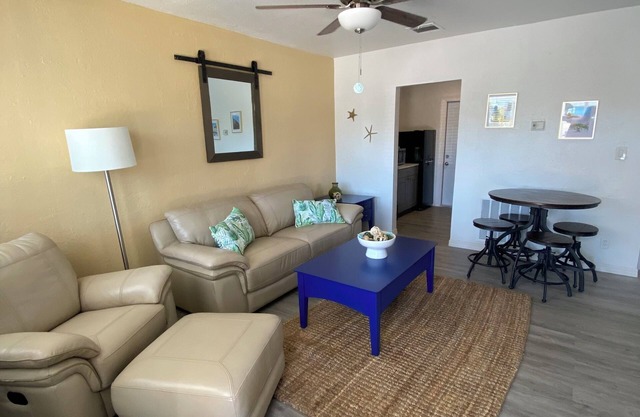 Charming 2-bedroom apartment with AC, WiFi in heart of downtown Cocoa Beach