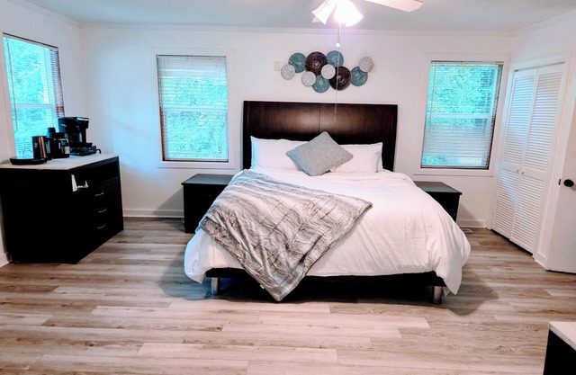 Charming 2-bedroom Suite w/Impressive Kitchenette in Fayetteville, NC