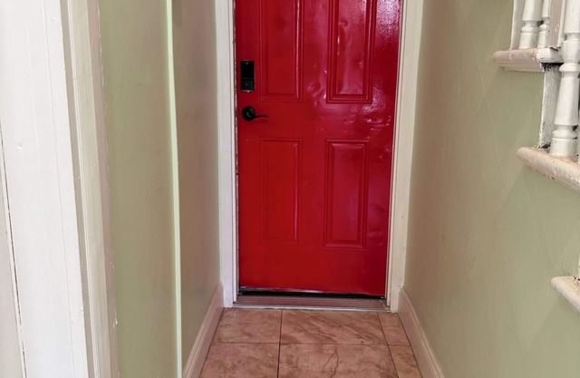 Charming 2-bedroom apartment with AC, WiFi in lovely Jersey City