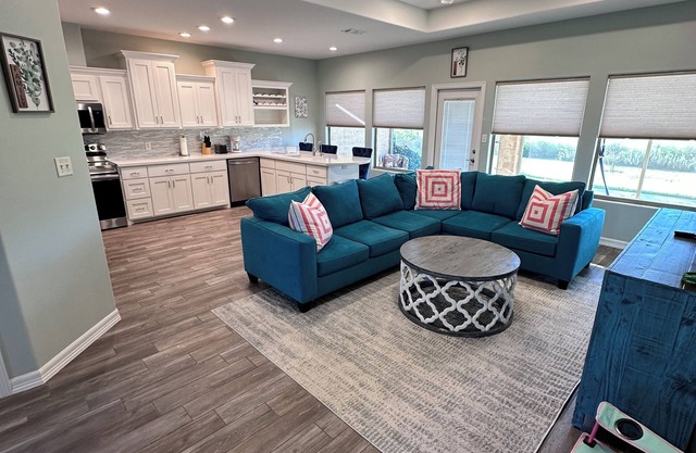 Charming 2-bedroom condo with WiFi and fitness room in Laguna Vista. Sleeps 6