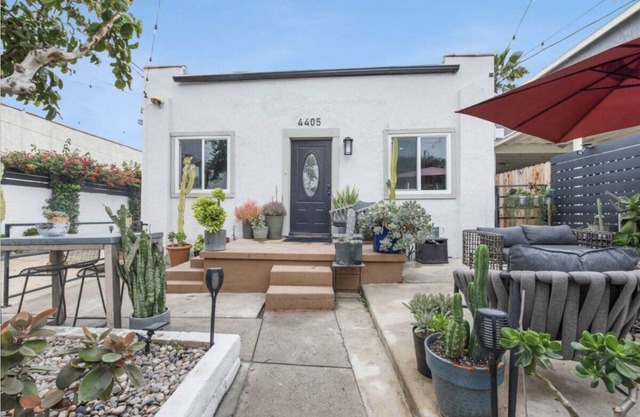 Charming 2 Bedroom Spanish Bungalow with Private Patio