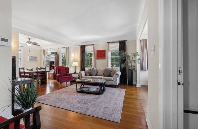Charming 2-bedroom house with WiFi, AC in lively New Orleans