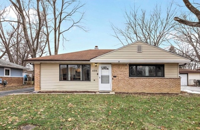 Charming 2-bedroom house in amazing Park Forest with WiFi, AC