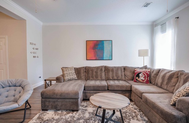 Charming 2-bedroom condo in wonderful Tallahassee steps away from the FSU campus