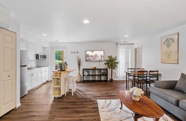 Charming 2beds basement with firepit