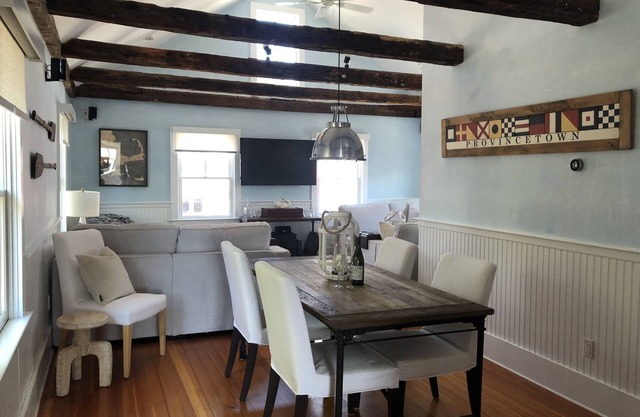 Charming 2br/2ba - steps 2 beach and all Ptown has to offer!